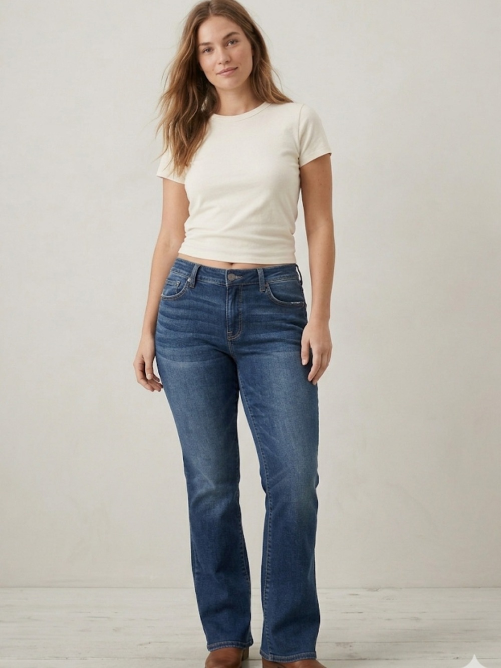 American Eagle Mid‑Rise Bootcut Jeans – Size 12 Short | Clean‑Girl Casual | Y2K